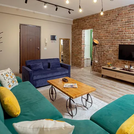 Apartman Cozy - Near New Bazaar Tirana