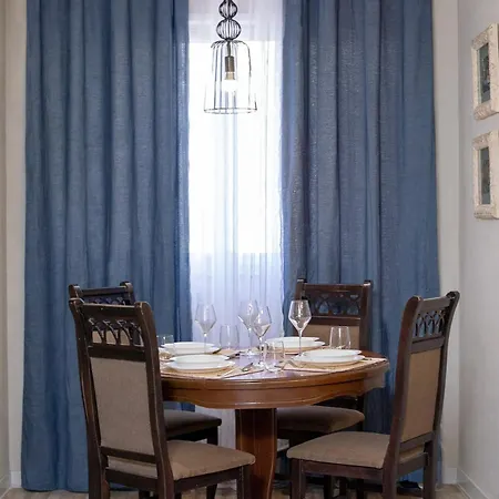 Cozy - Near New Bazaar Apartman