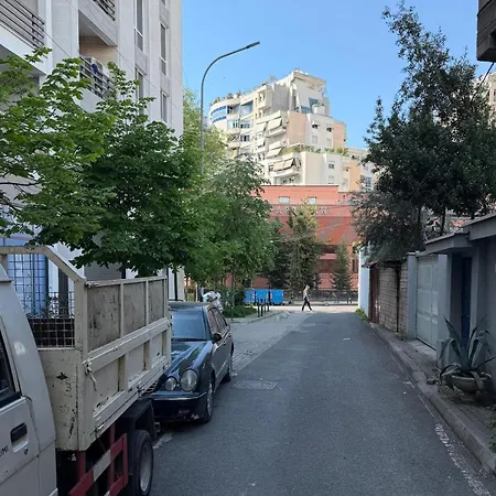 Apartman Cozy - Near New Bazaar Tirana